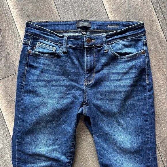 Judy Blue Relaxed Fit Jeans - Picture 3 of 10